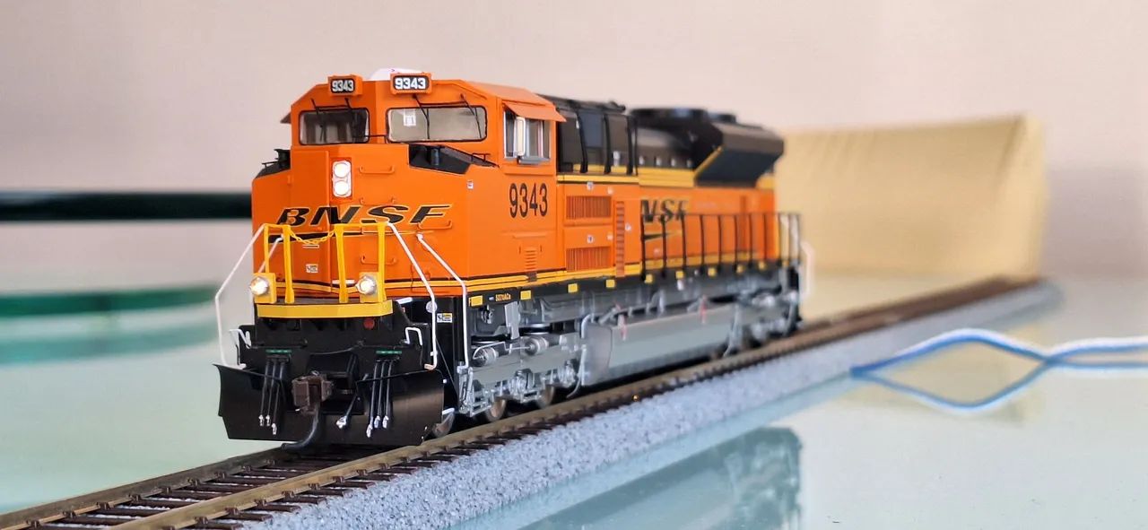 Locomotiva HO SD70Ace com DCC e SOM TSUNAMI 1.