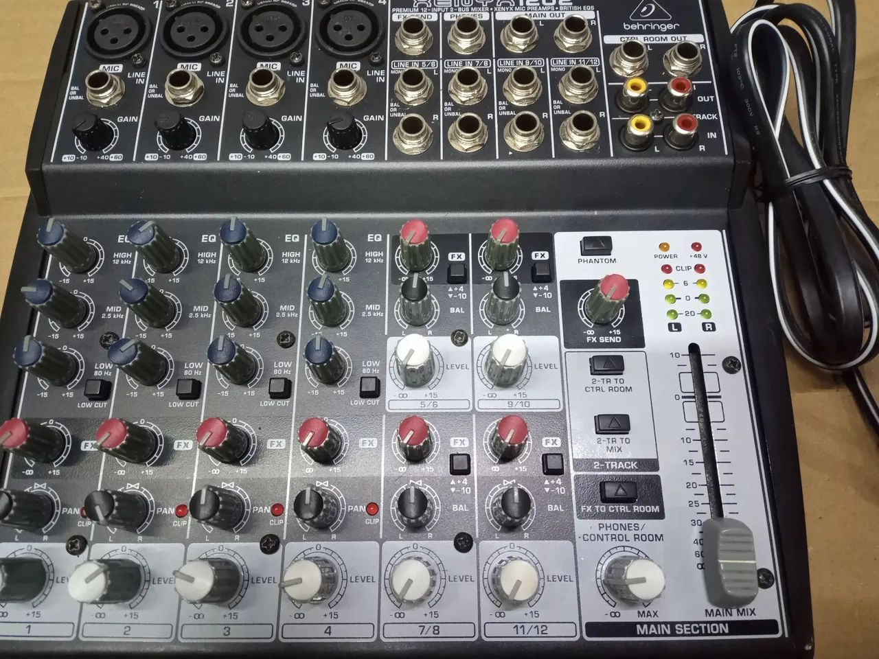Mesa de som Behringer XENYX 1202