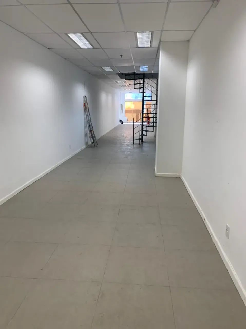 Botafogo - Ótimo ponto! Rua da Passagem, ampla loja com 3 vagas - Foto 2