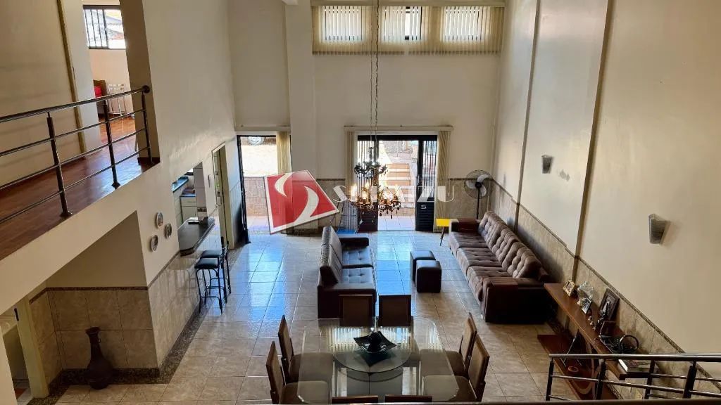 Imóvel residencial e comercial à venda, pé direito duplo, salas comerciais e kitnets ao fu - Foto 3