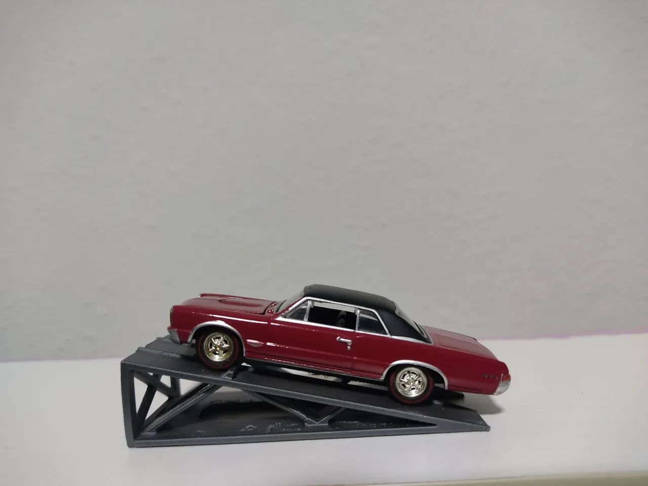 LOTE COM TRÊS MINIATURAS DE CARROS  - Foto 4