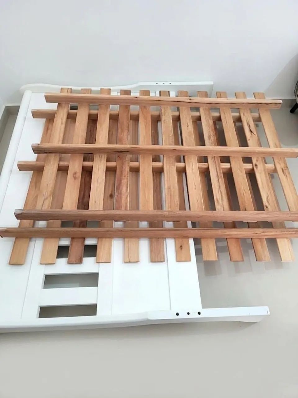 Cama de casal de madeira com 4 gavetas - Foto 3