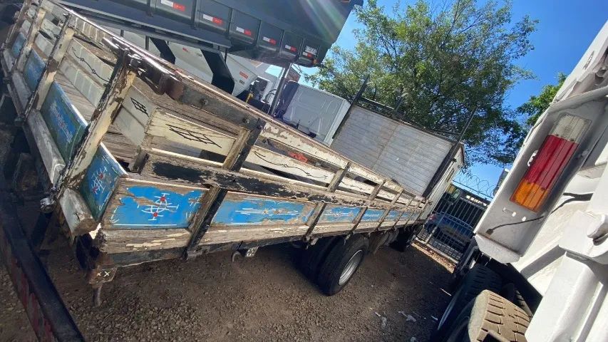 Caminhao 815 Ford com Bau - Foto 5