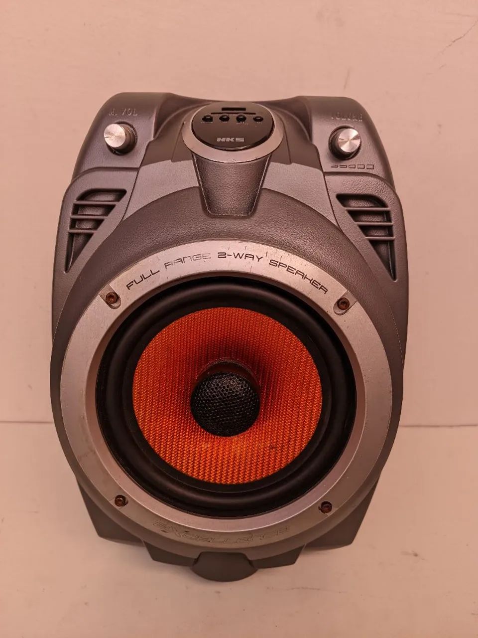 Caixa de som amplificada com Bluetooth USB Rádio e Karaokê 