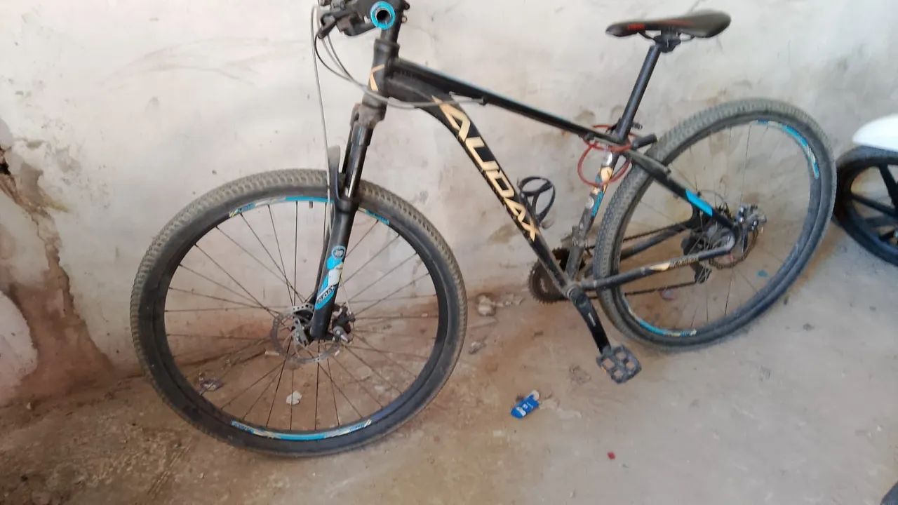Vendo bike aro 29 bem conservada no precinho - Foto 2