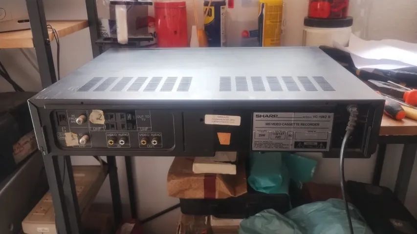 SUCATA VÍDEO CASSETE SHARP VC 1062B NÃO FUNCIONA  - Foto 4