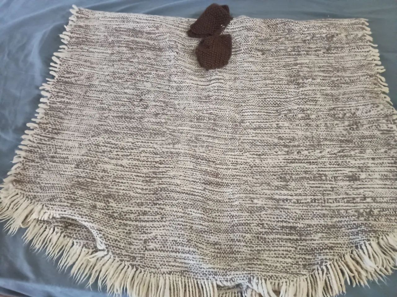 Poncho artesanal de lá de ovelha 
