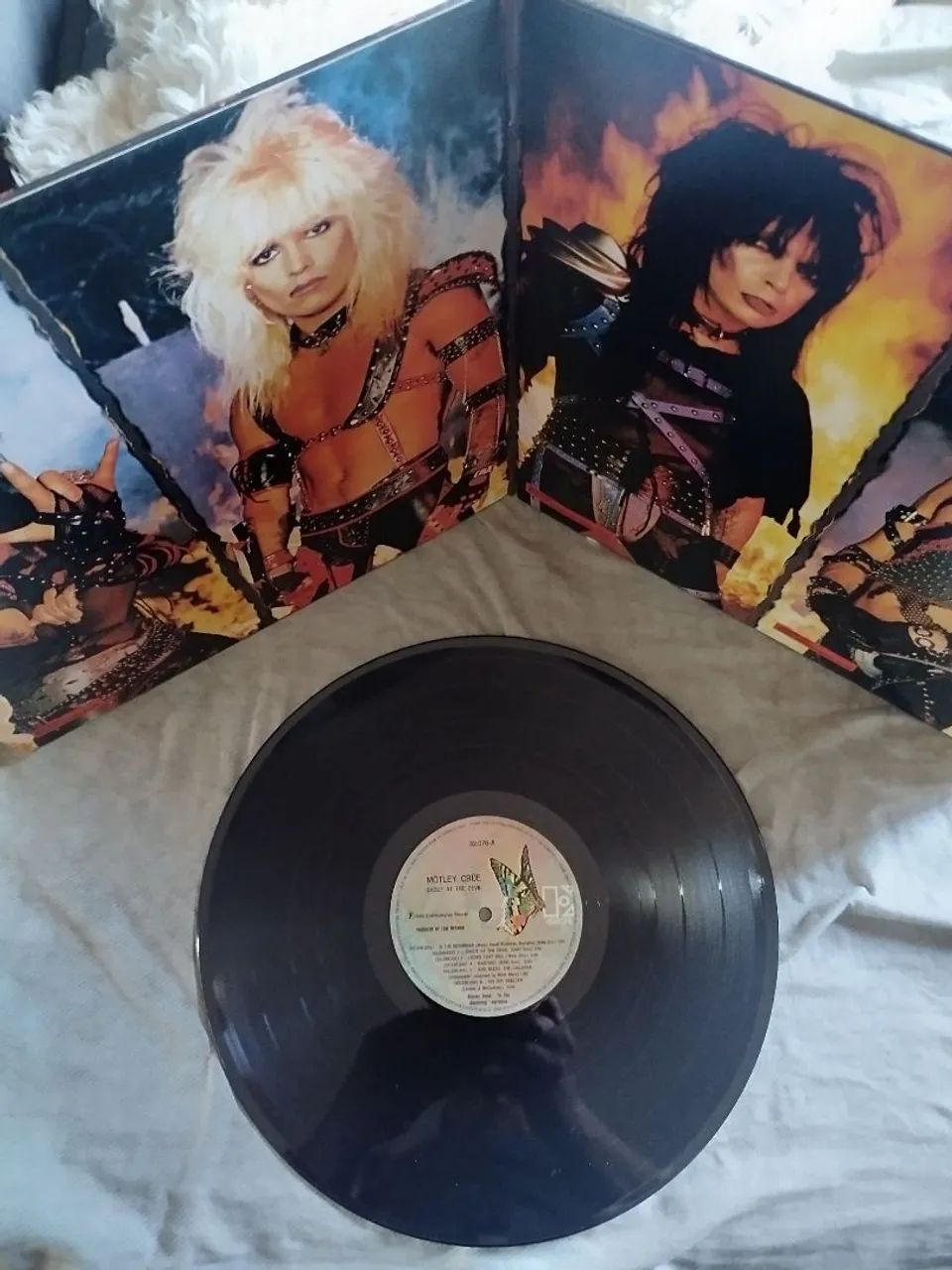 Motley crue shout at the Devil  - Foto 3
