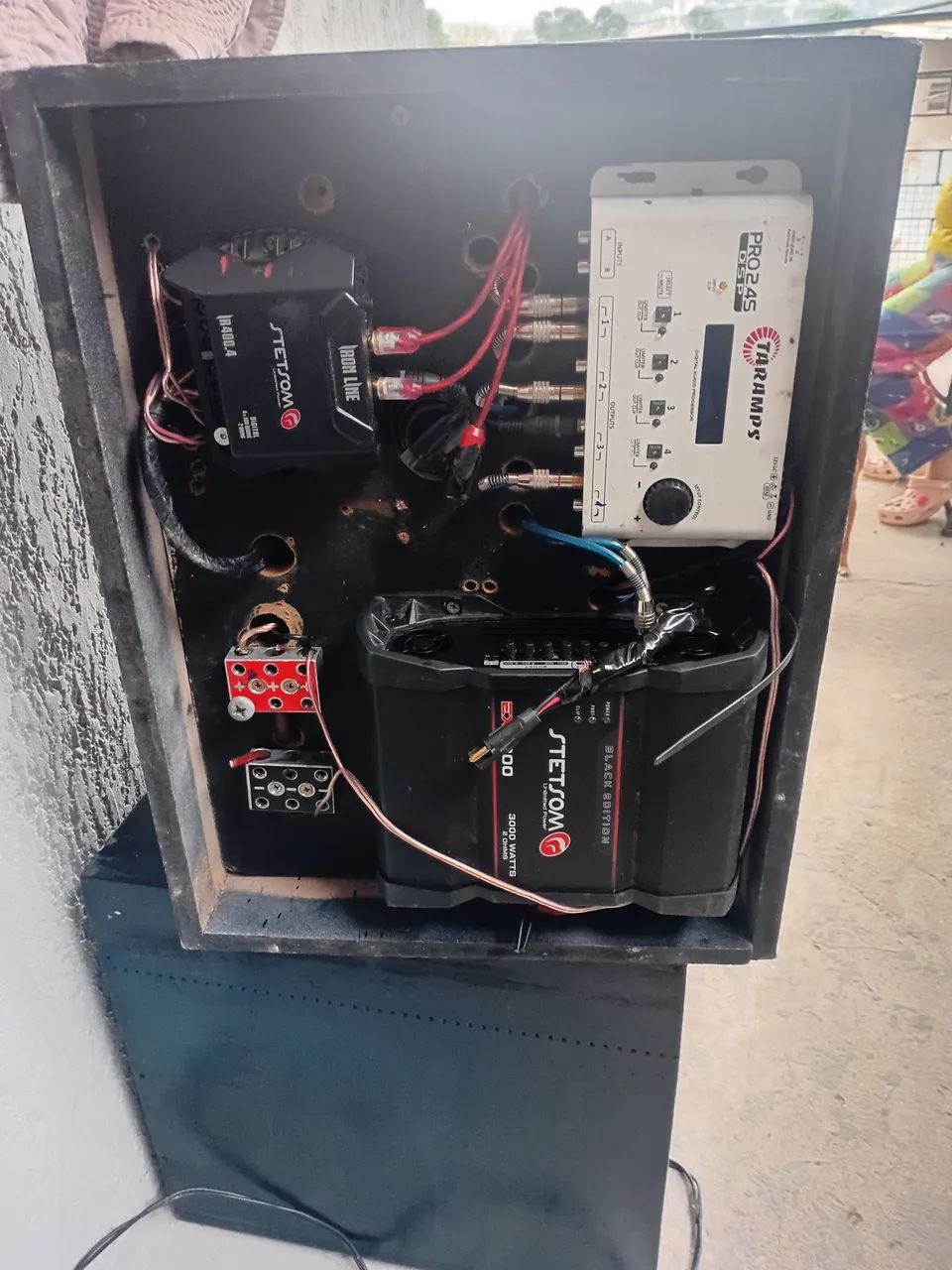 Vendo caixa 4 vias com grave de 15 polegadas 1500 rms - Foto 2