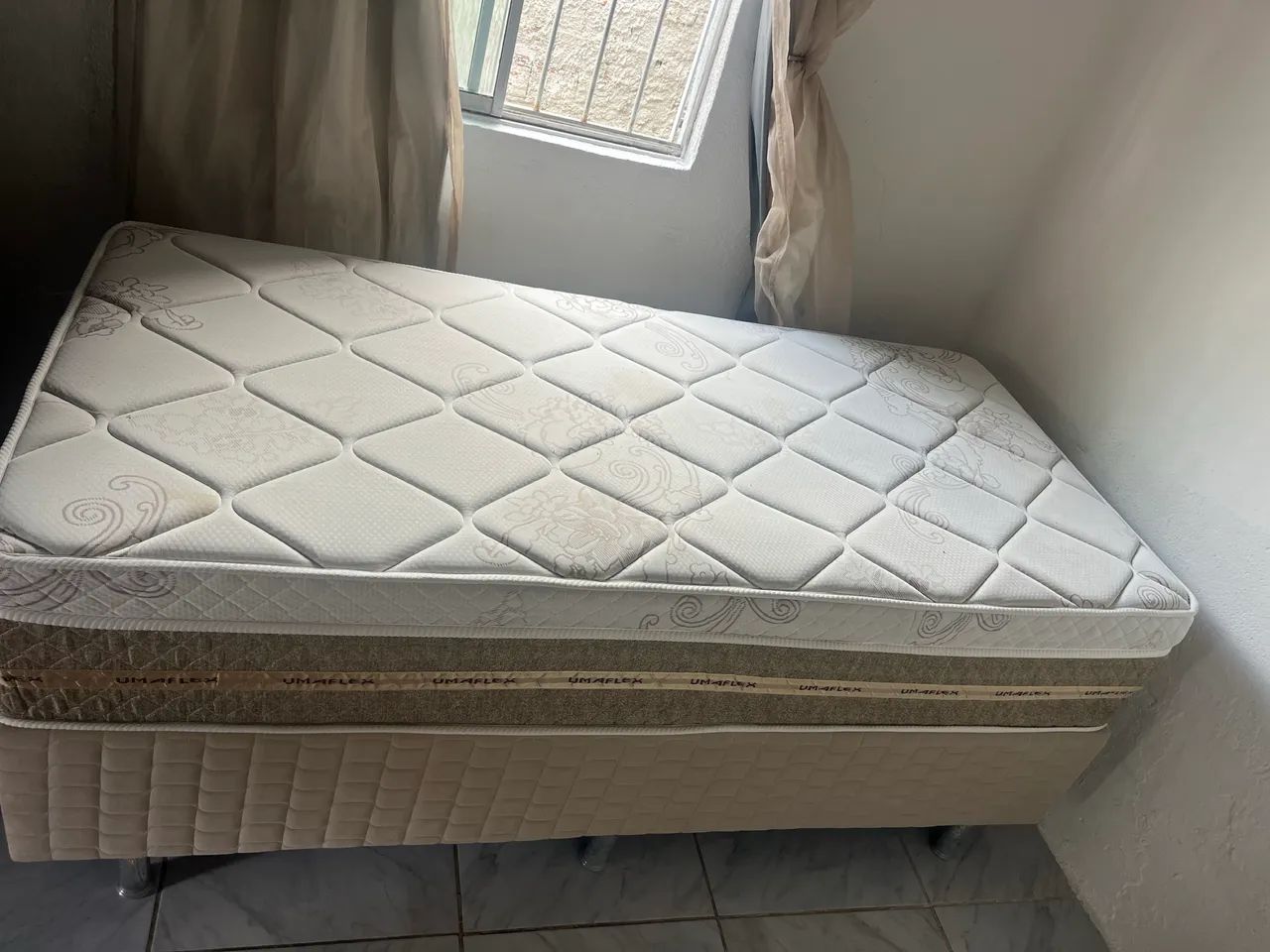 Cama de box de solteiro 