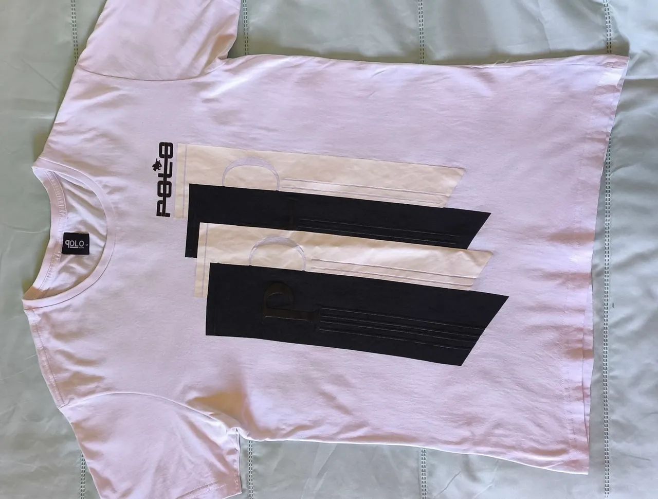 Lindas camisetas brancas da  marca Polo 