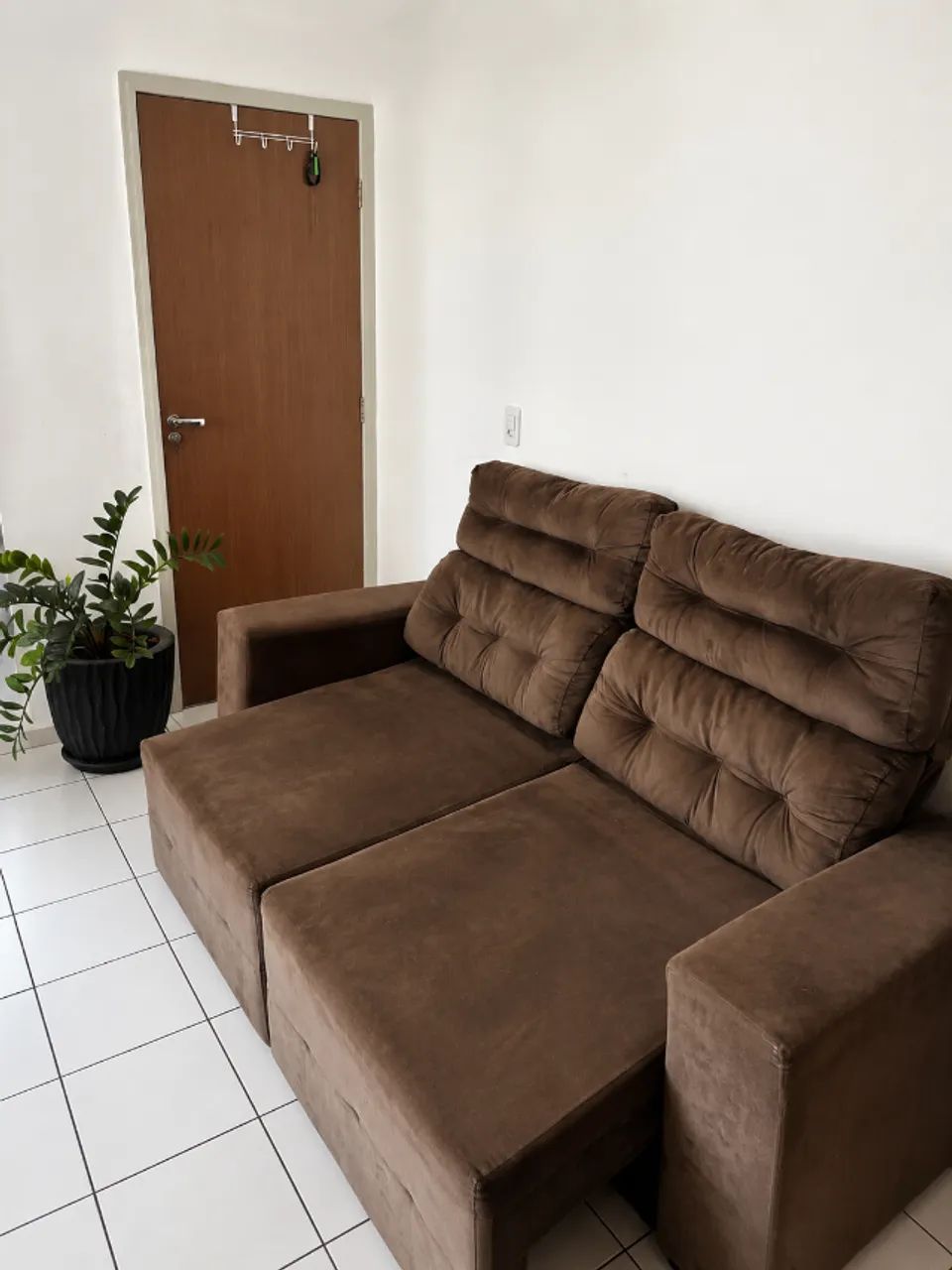 Sofá 3 Lugares Retrátil e Reclinável - Suede Marrom, Confortável e Espaçoso - Foto 4