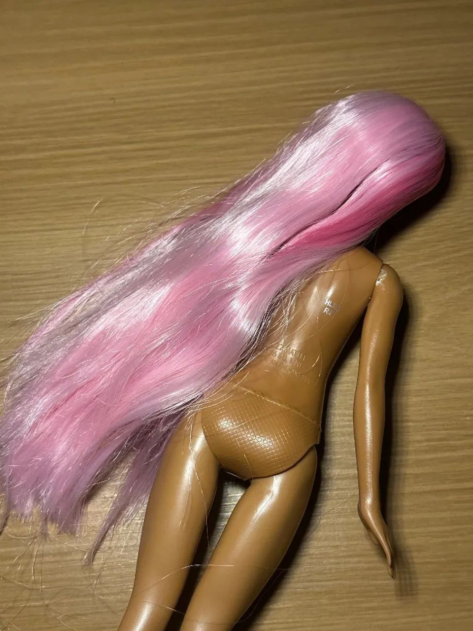 Boneca Barbie cabelo rosa - Foto 5