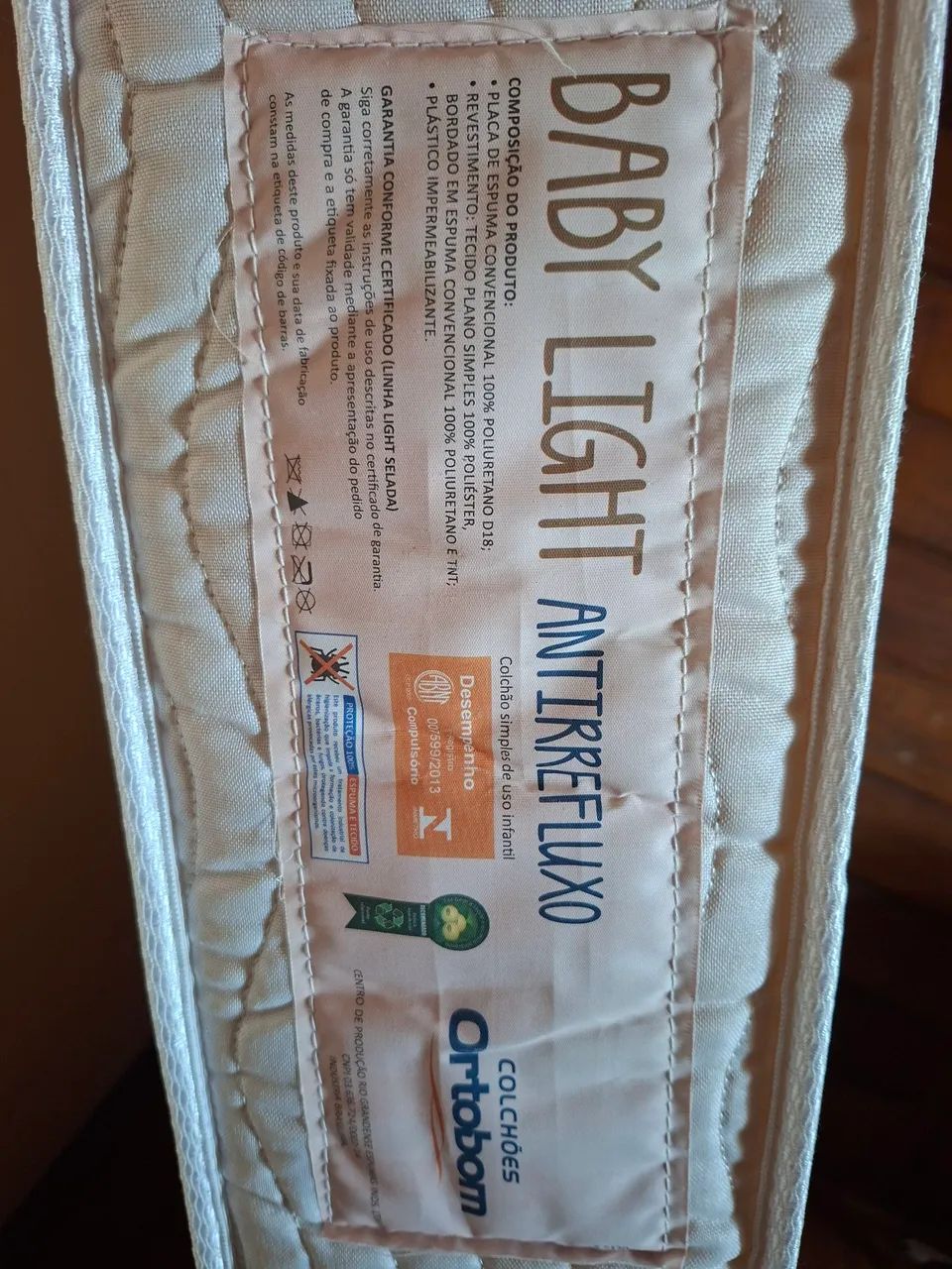 Colchão e capa impermeáveis para berço 