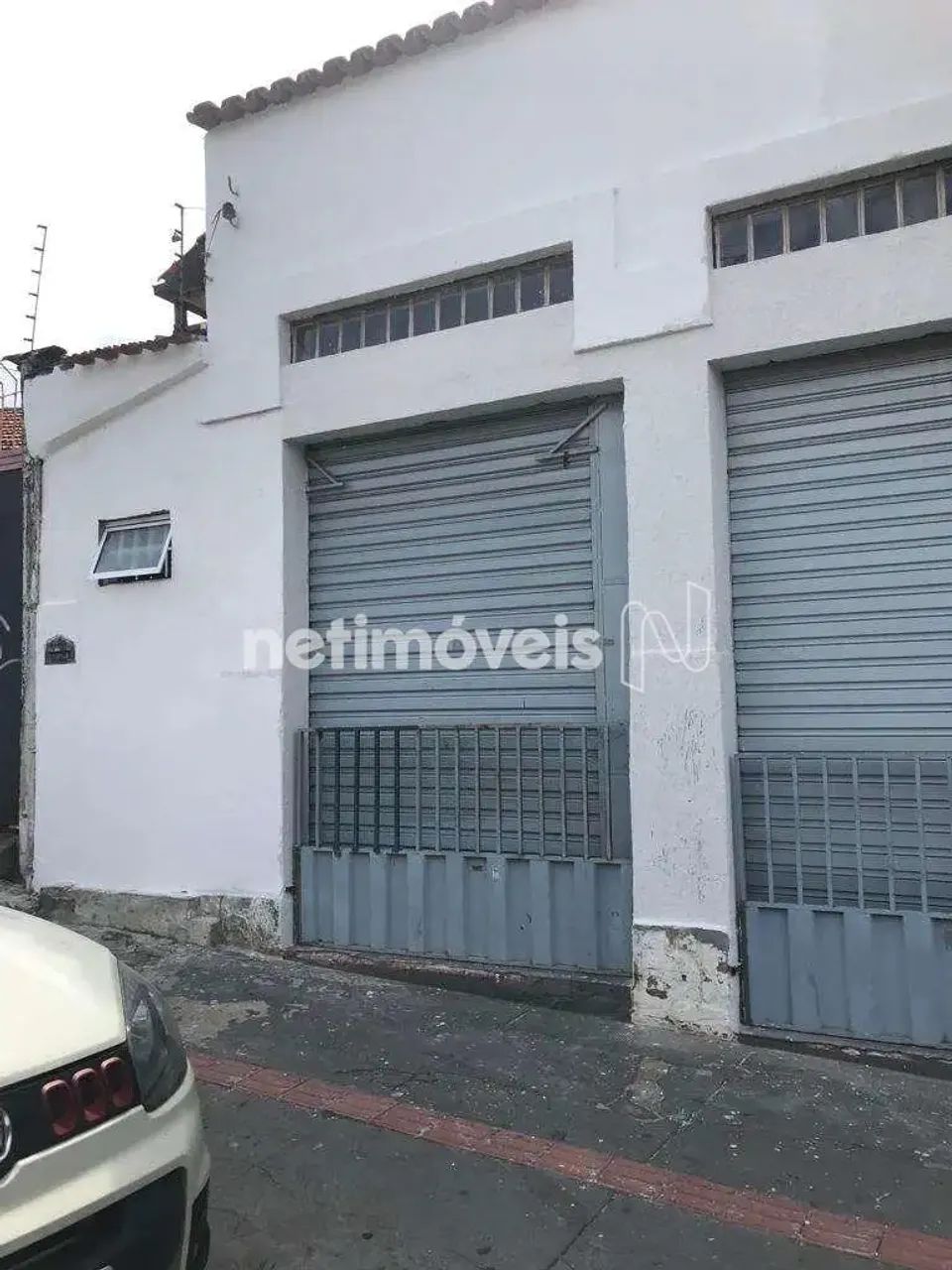 Excelentes Lote - 2 casas separadas e 6 Vagas descobertas - Foto 2