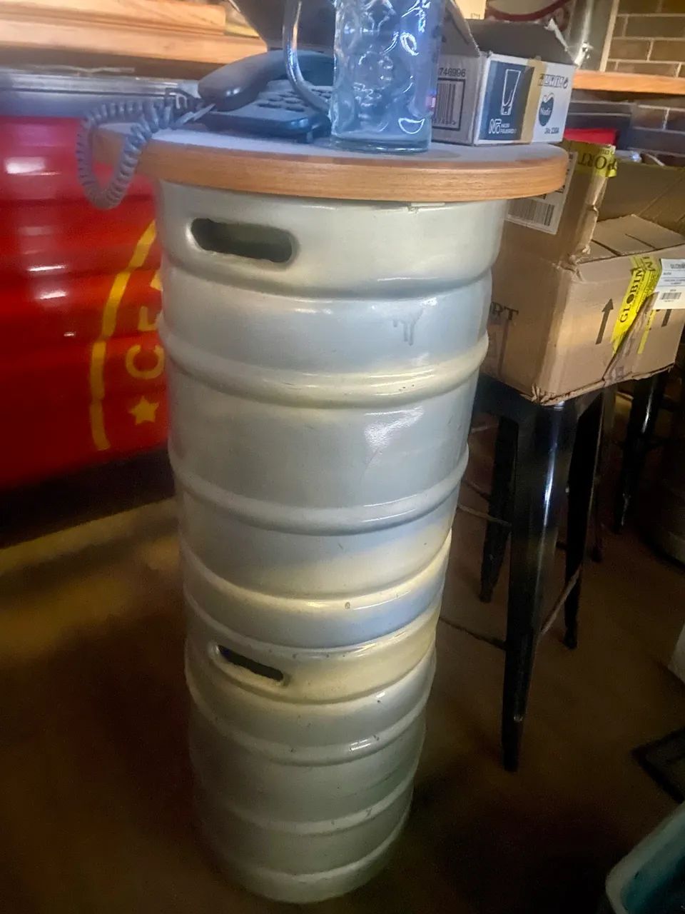 Lindo bistrô estilizado barril chopp