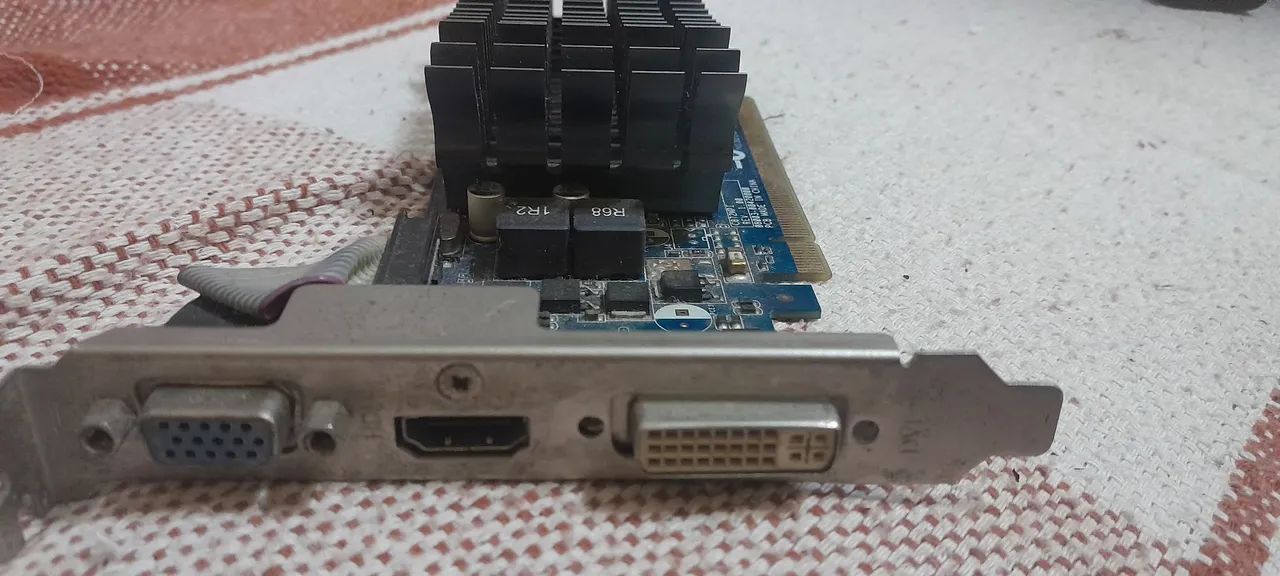 Placa de vídeo Asus nvidia 1gb 64bitz - Foto 4