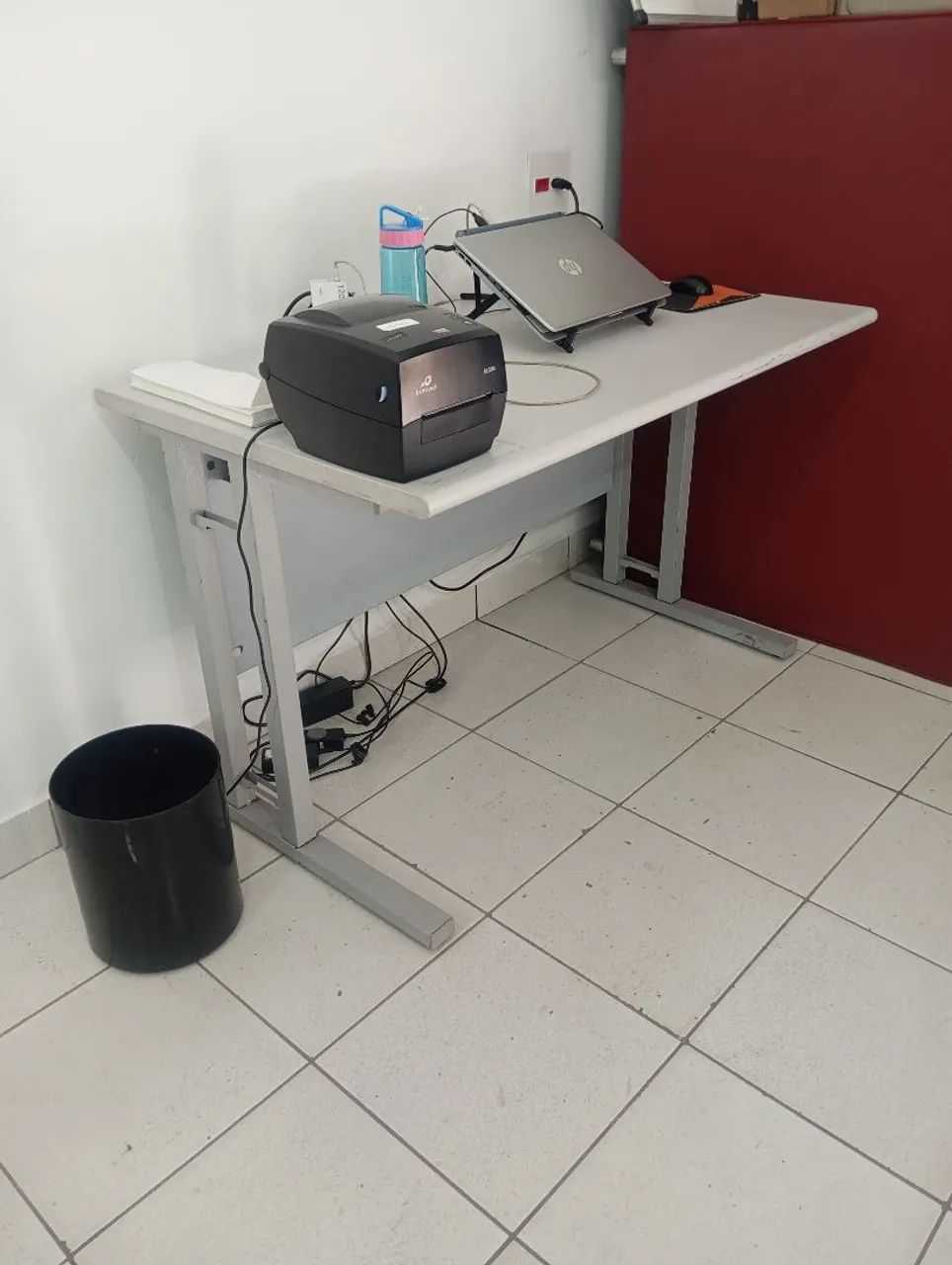 Mesa de escritório usada bom estado - Foto 2