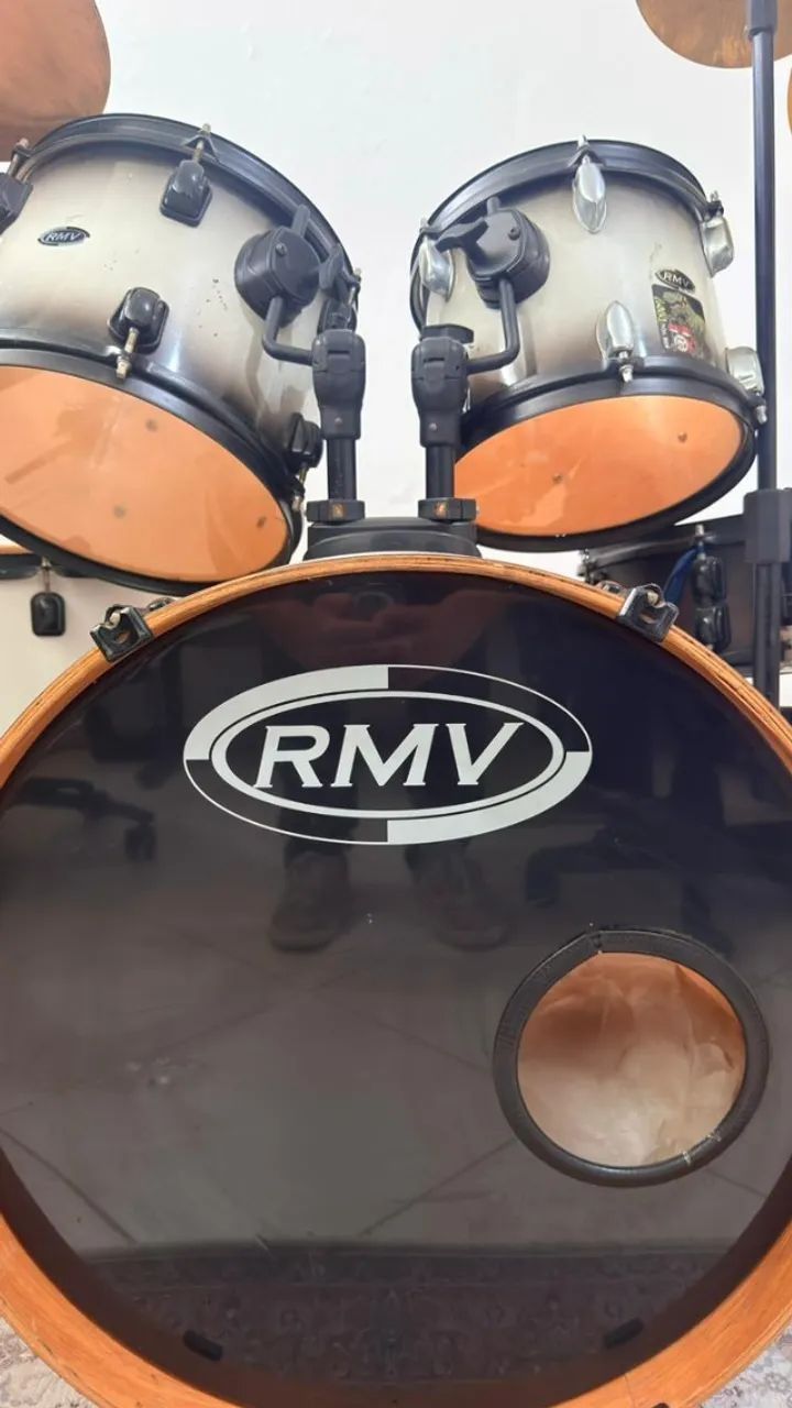 Bateria acústica usada RMV com pratos Orion. - Foto 4