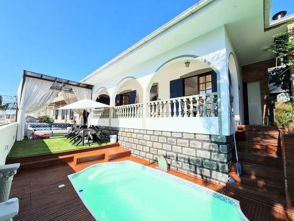 Casa com 04 dormitórios no bairro Itaguaçu, em Florianópolis/SC! - Foto 2