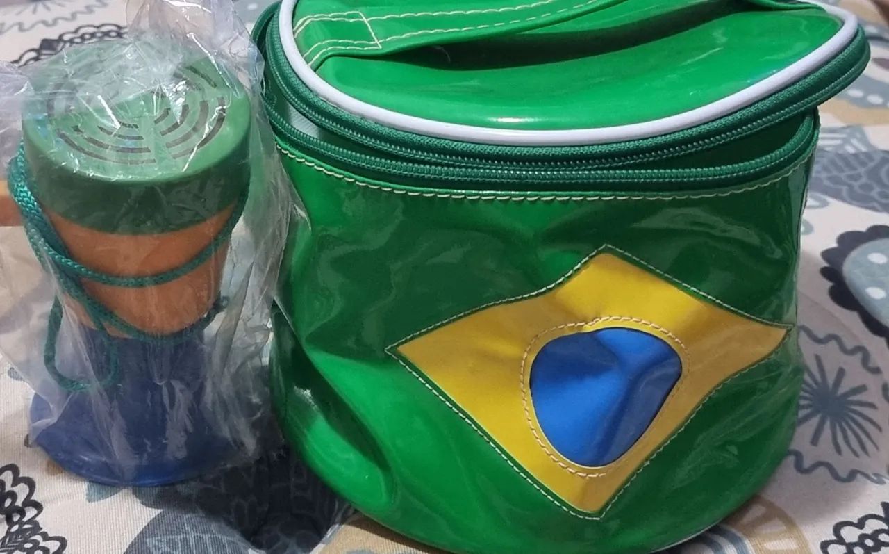 BOLSA OU NECESSAIRE TEMÁTICA DA COPA DO MUNDO + CORNETINHA. - Foto 3