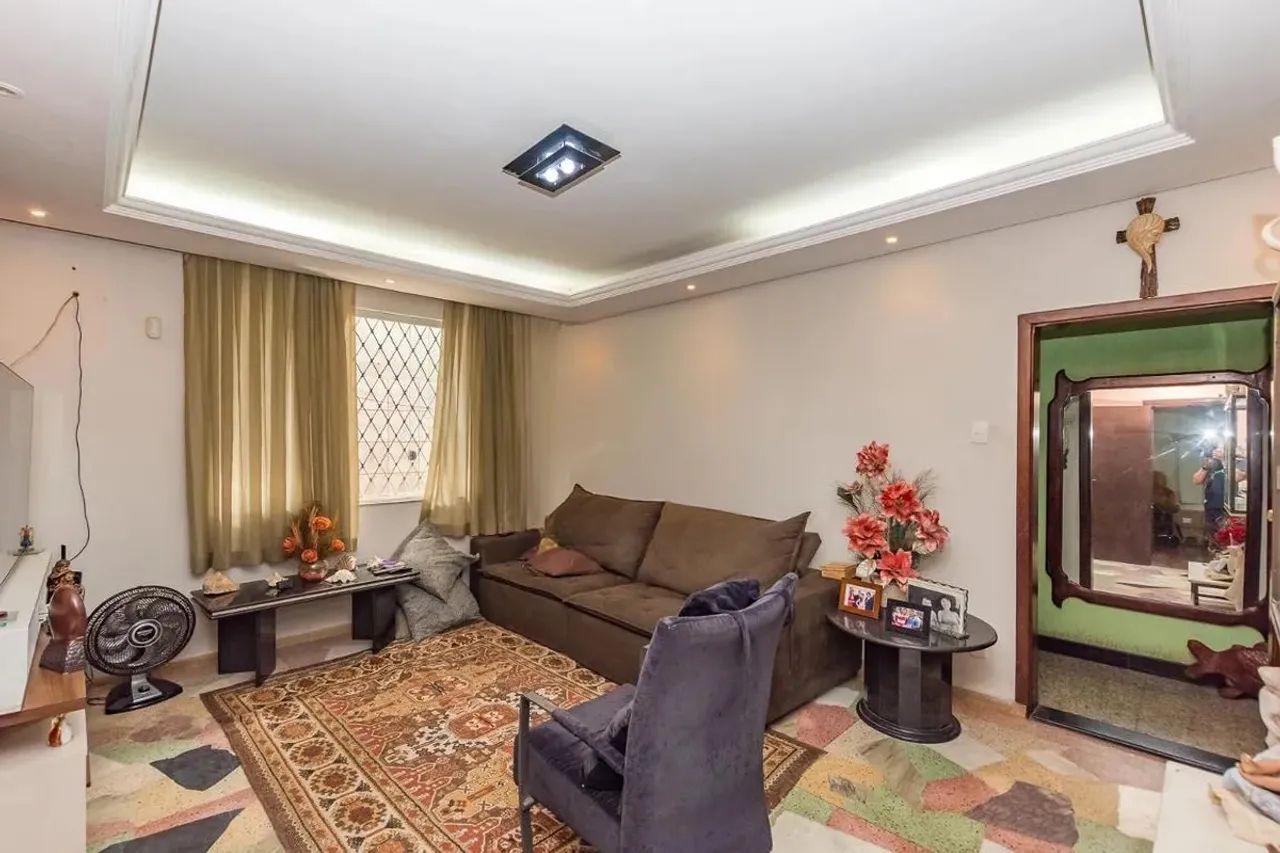 Casa à Venda - João Pinheiro, 5 Quartos, 250 m2