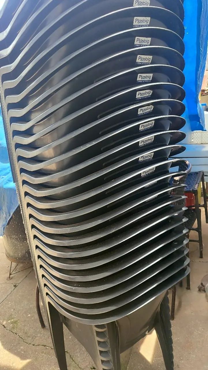 Jogo de Mesa e Cadeiras 