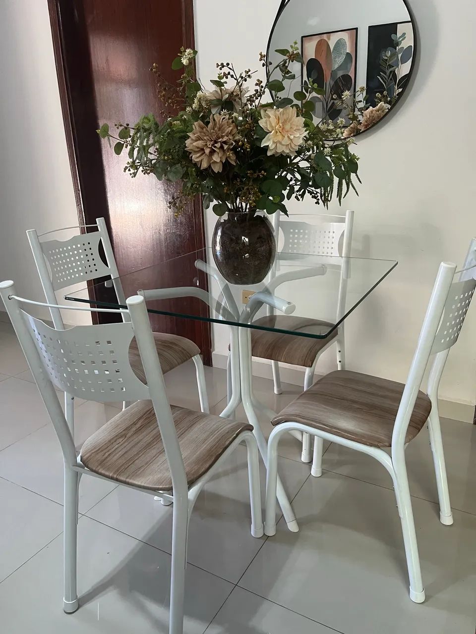Mesa com 4 cadeiras  - Foto 5
