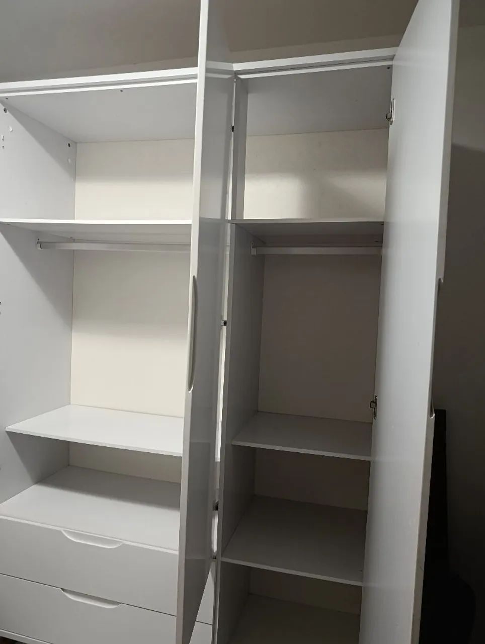 Guarda roupa branco