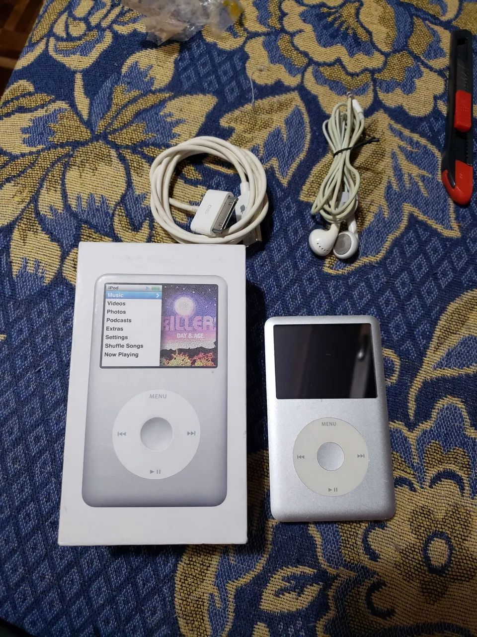 iPod Classic 160 GB geração 7 com detalhes - Equipamentos e