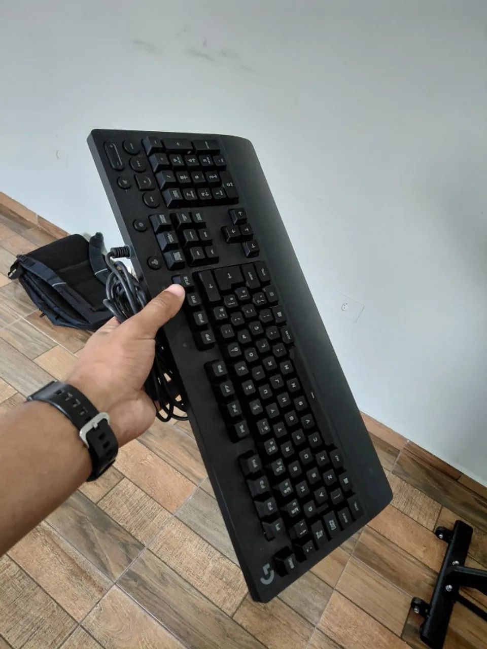 Teclado Gamer Logitech G213 com RGB LIGHTSYNC