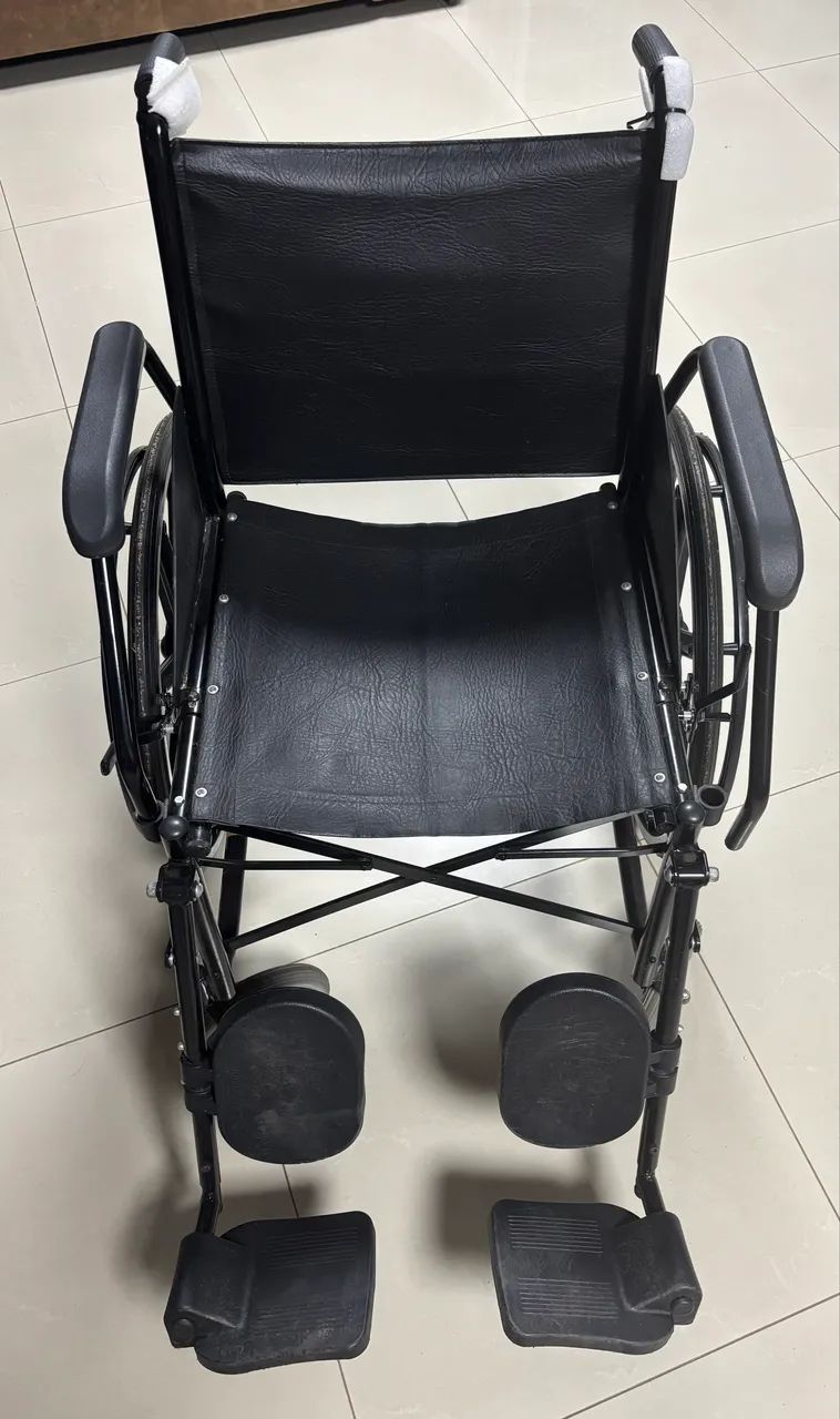 Cadeira de rodas com apoio para pernas - Foto 3