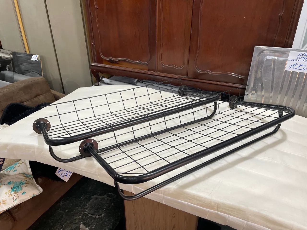 Arara de Parede com Suporte para Bolsa/Chapeu