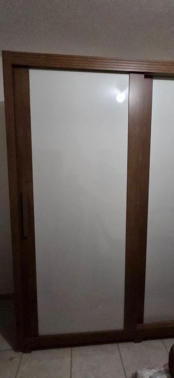 Guarda-roupa semi-novo
