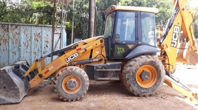 Máquina retroescavadeira JCB Traçada 2012 - Foto 5