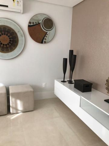 Maravilhosa casa com 5 suites e piscina no Itaigara ! totalmente mobiliada - Foto 15
