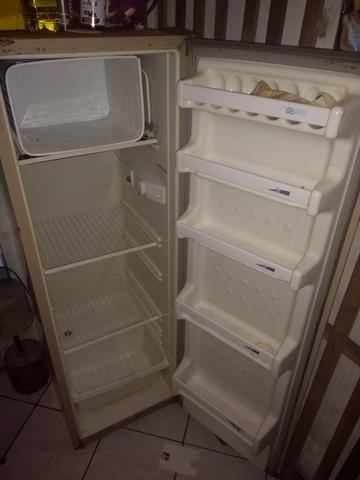 Geladeira - Foto 2