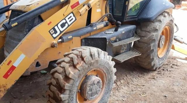 Máquina retroescavadeira JCB Traçada 2012 - Foto 2