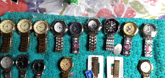 Cordões e relógios de variados preços - Foto 2