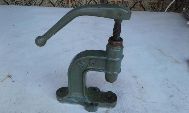 Maquina de prender ilhos 7 100.00