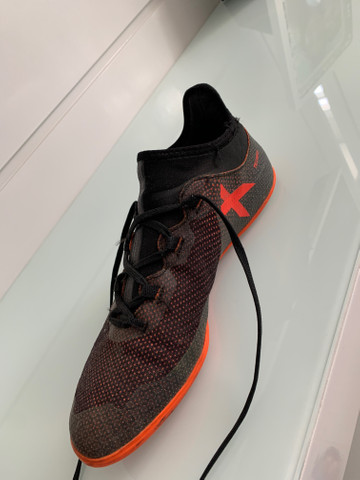 chuteira da adidas de quadra