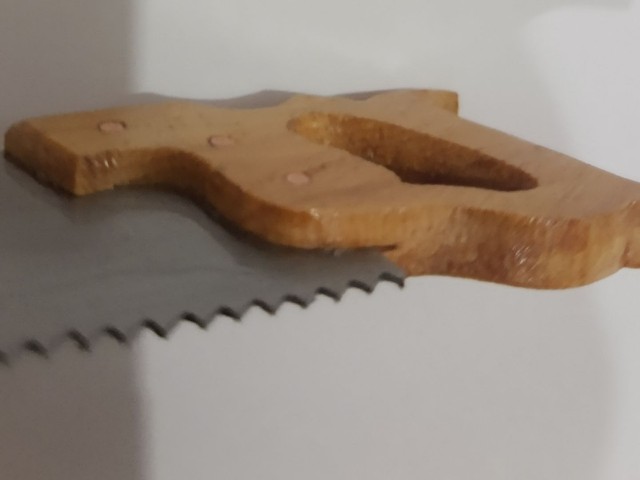 Miniatura Real de Serrote, encabamento madeira de lei, lamina aço com 13 cm - Foto 5