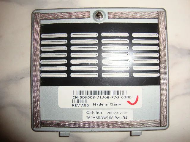 Tampa da memória para notebook Dell Latitude D 830, seminova. 