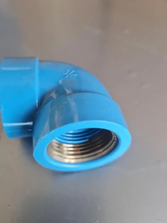 10 Joelho 90° com Bucha PVC Azul - Foto 2