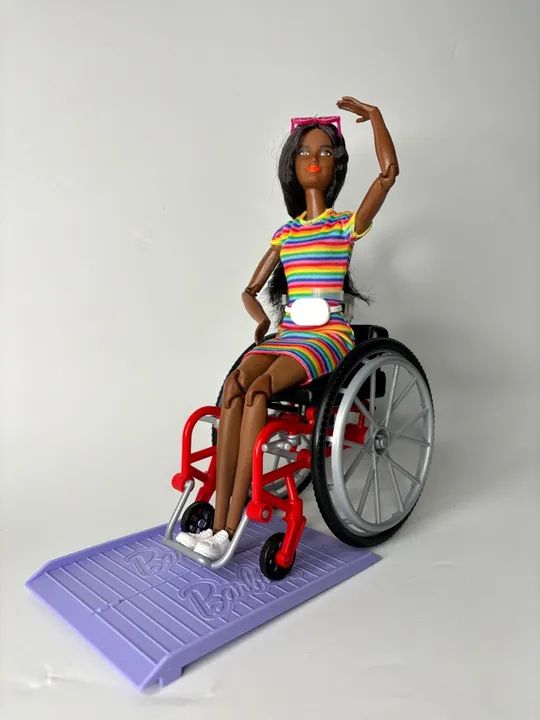 Barbie fashionista cadeirante  - Foto 4