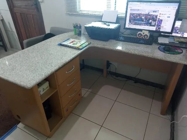 Mesa com tampa de mármore - Foto 3