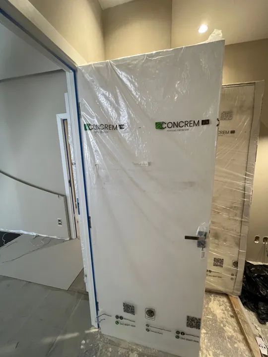 Porta de madeira nova completa com fechadura inox