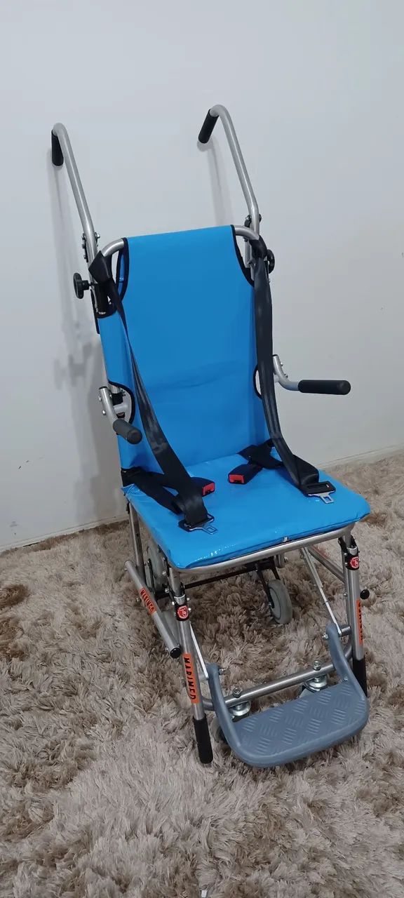 Cadeira para pacientes impossibilitados de descer escada. Modelo resgate. Manual 130kg - Foto 3