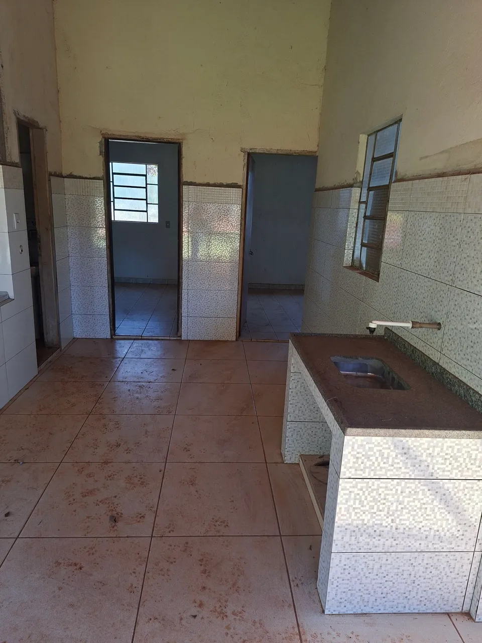 Casa Residencial e baias para animais pequeno porte