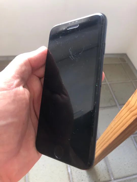 iPhone 8 SE 2020 em perfeito estado - Foto 4